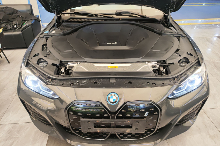 BMW i4 2022 car image #22