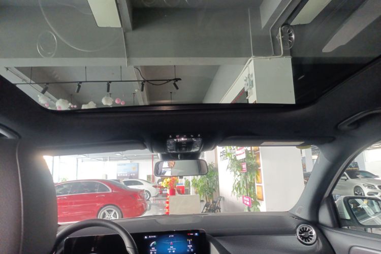 Mercedes-Benz GLA Class 2023 immagine di auto #22