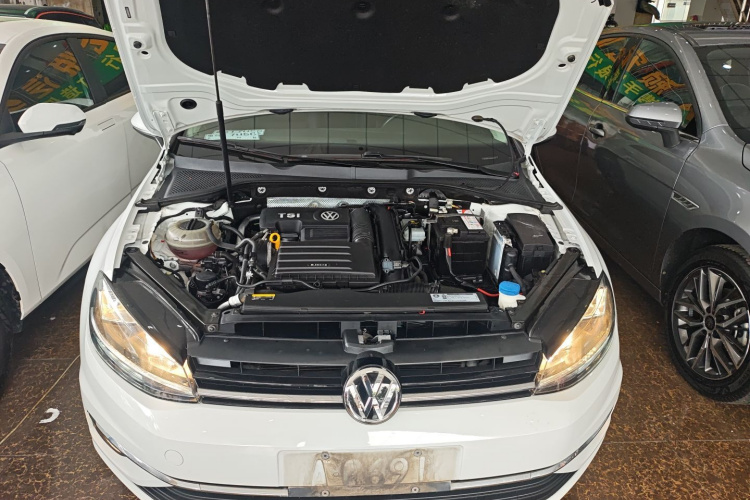 Volkswagen Golf 2019 car image #22