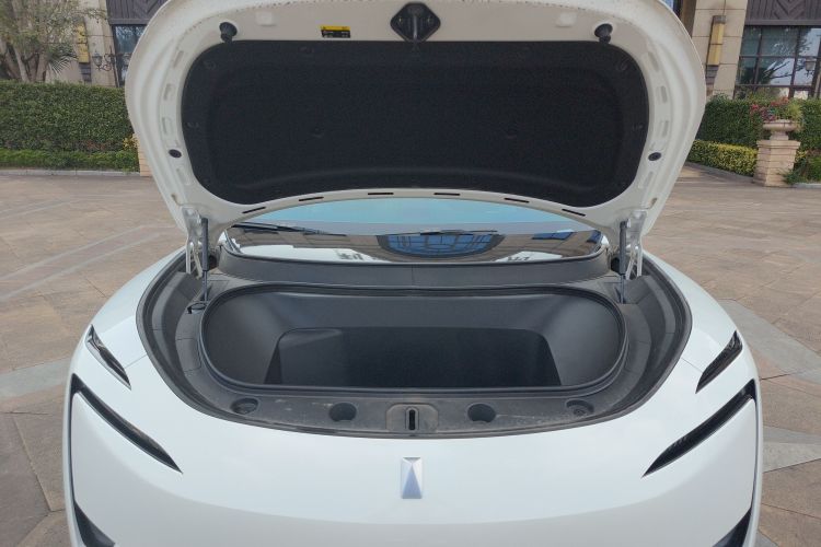 Avatr 11 2024 car image #22