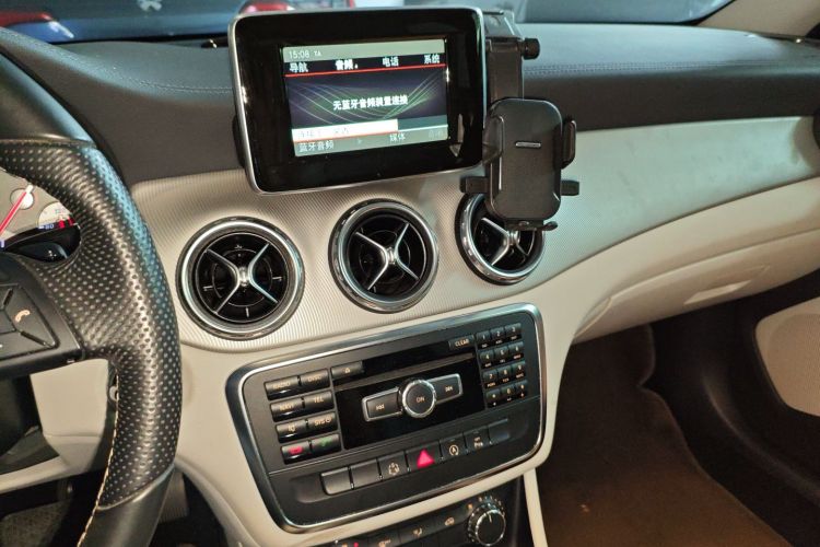 Mercedes-Benz GLA Class 2015 immagine di auto #22