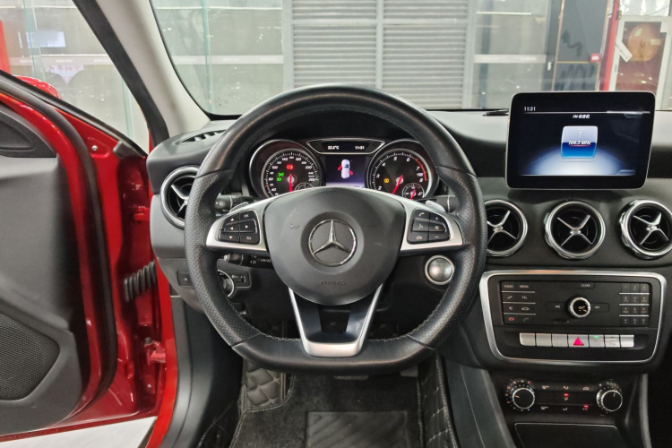 Mercedes-Benz GLA Class 2020 car image #22