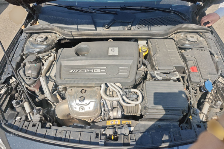 Mercedes-Benz GLA AMG 2018 immagine di auto #22