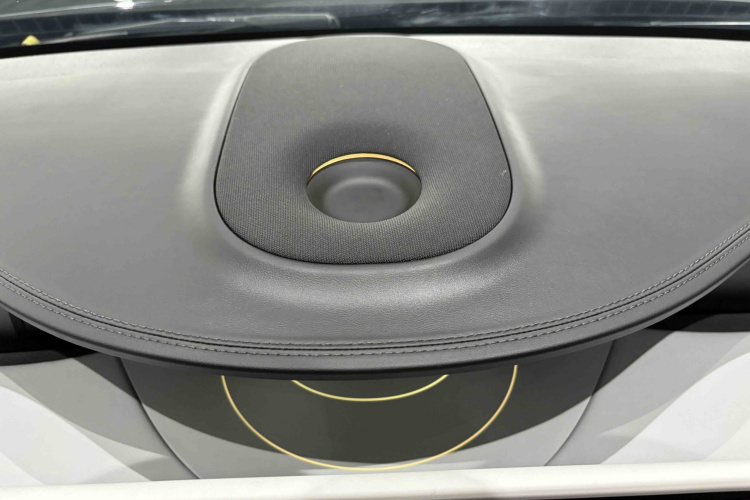 Avatr 11 2023 car image #22