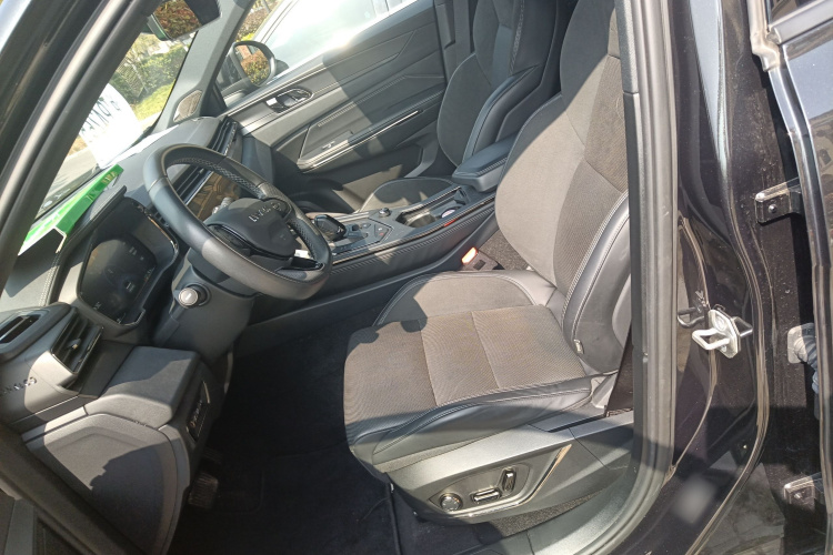 Lynk & Co 01 EM-P 2022 car image #22