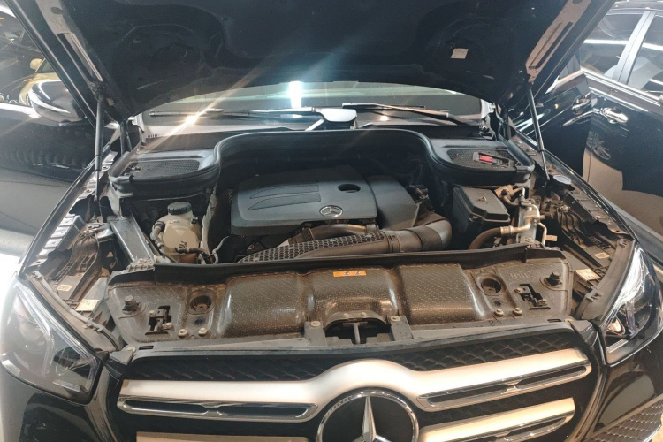 Mercedes-Benz GLE Class 2022 car image #22