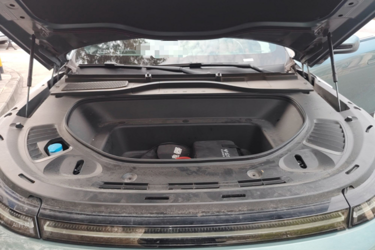 Xpeng G9 2023 car image #22