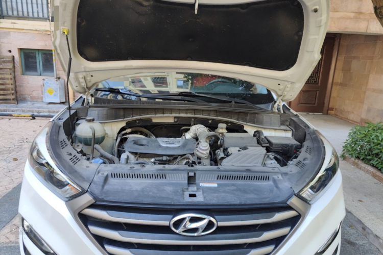 Hyundai Tucson 2016 immagine di auto #22