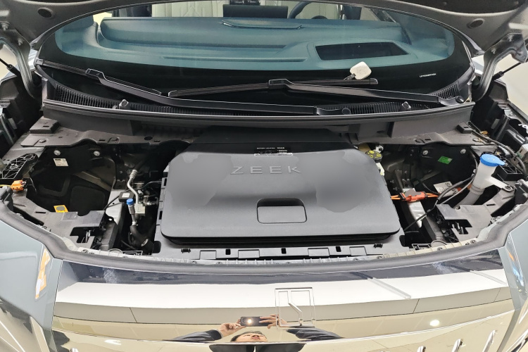 Zeekr 009 2025 car image #22