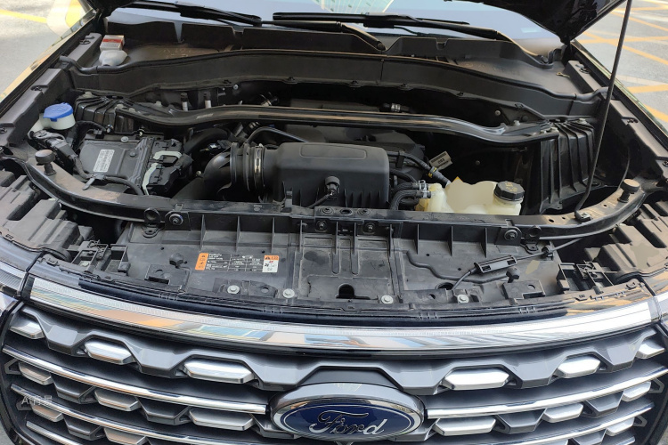 Ford Explorer 2023 image de voiture #22