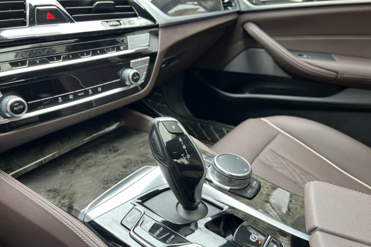 BMW 5 Series 2024 car image #22