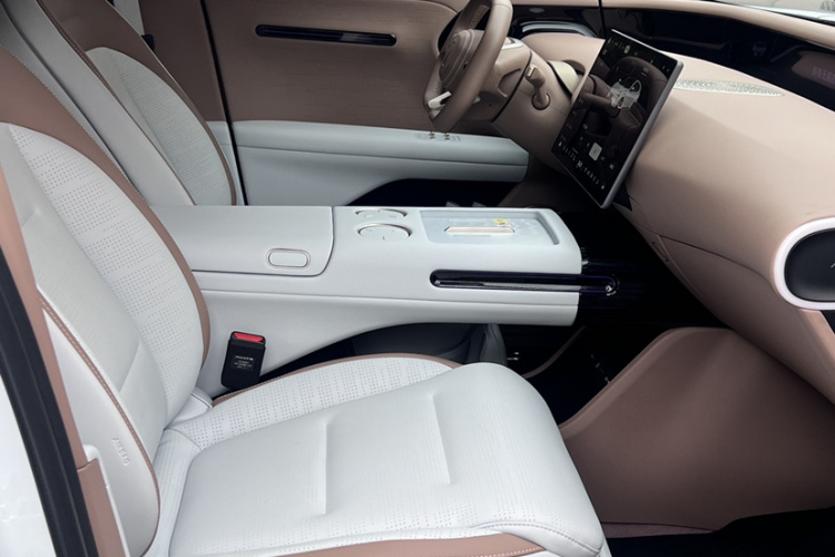 Avatr 07 2025 car image #22