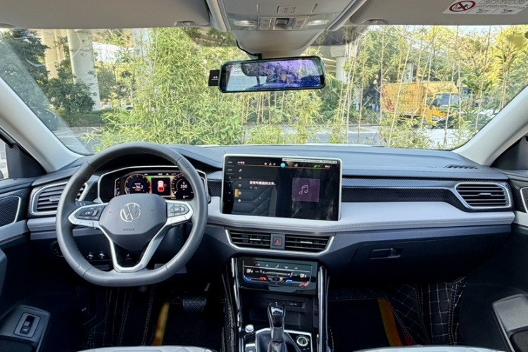 Volkswagen Tayron 2023 immagine di auto #22