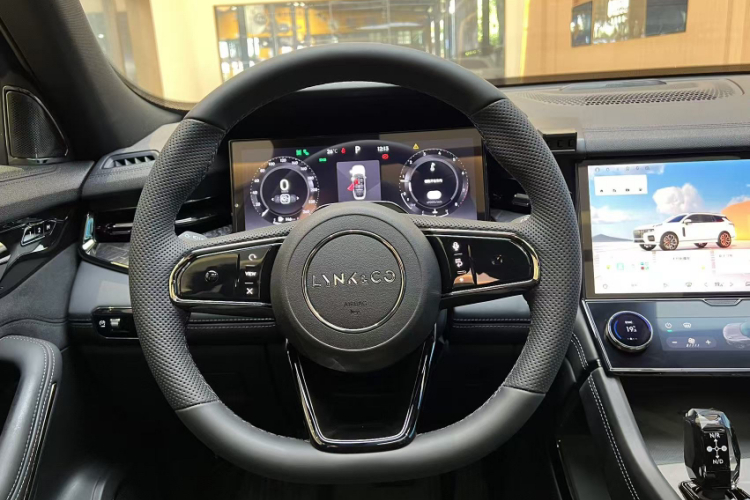 Lynk & Co 09 2022 car image #22