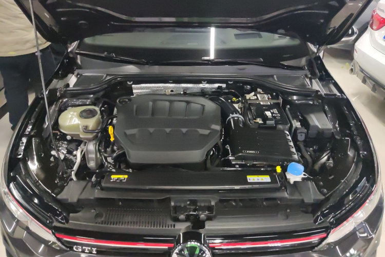 Volkswagen GolfGTI 2023 immagine di auto #22