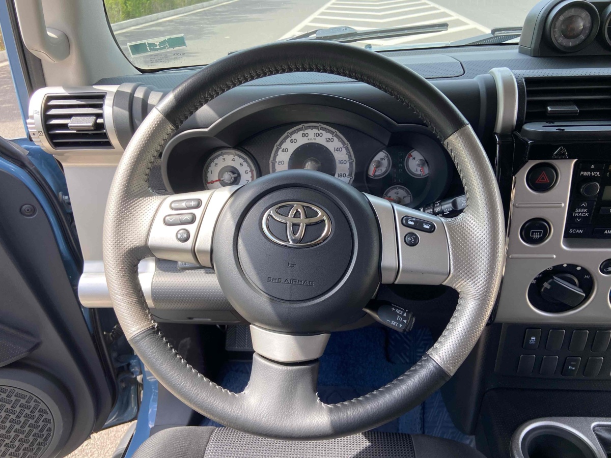 Toyota FJ Cruiser 2020 immagine di auto #22