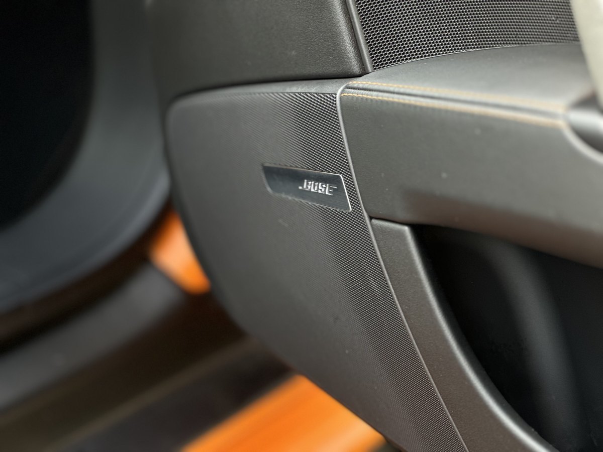 Audi TTS 2011 car image #22