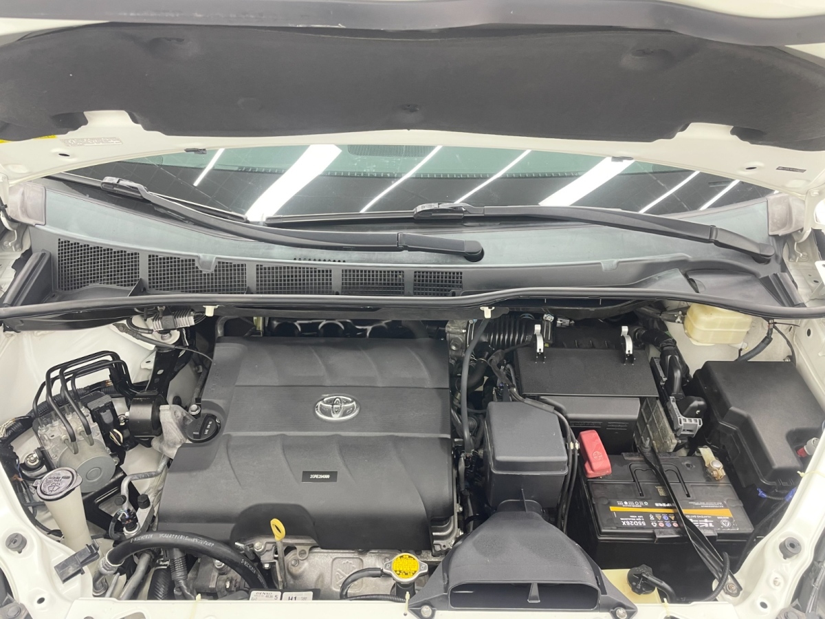 Toyota SIENNA 2010 car image #22