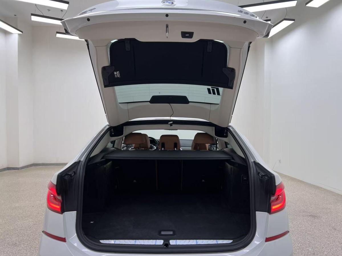 BMW 6 Series GT 2019 car image #22