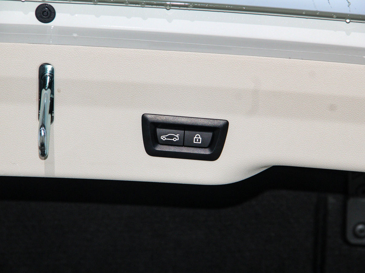 BMW 6 Series 2022 car image #22