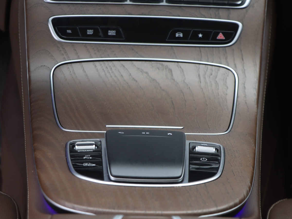 Mercedes-Benz E Class New Energy 2022 car image #22