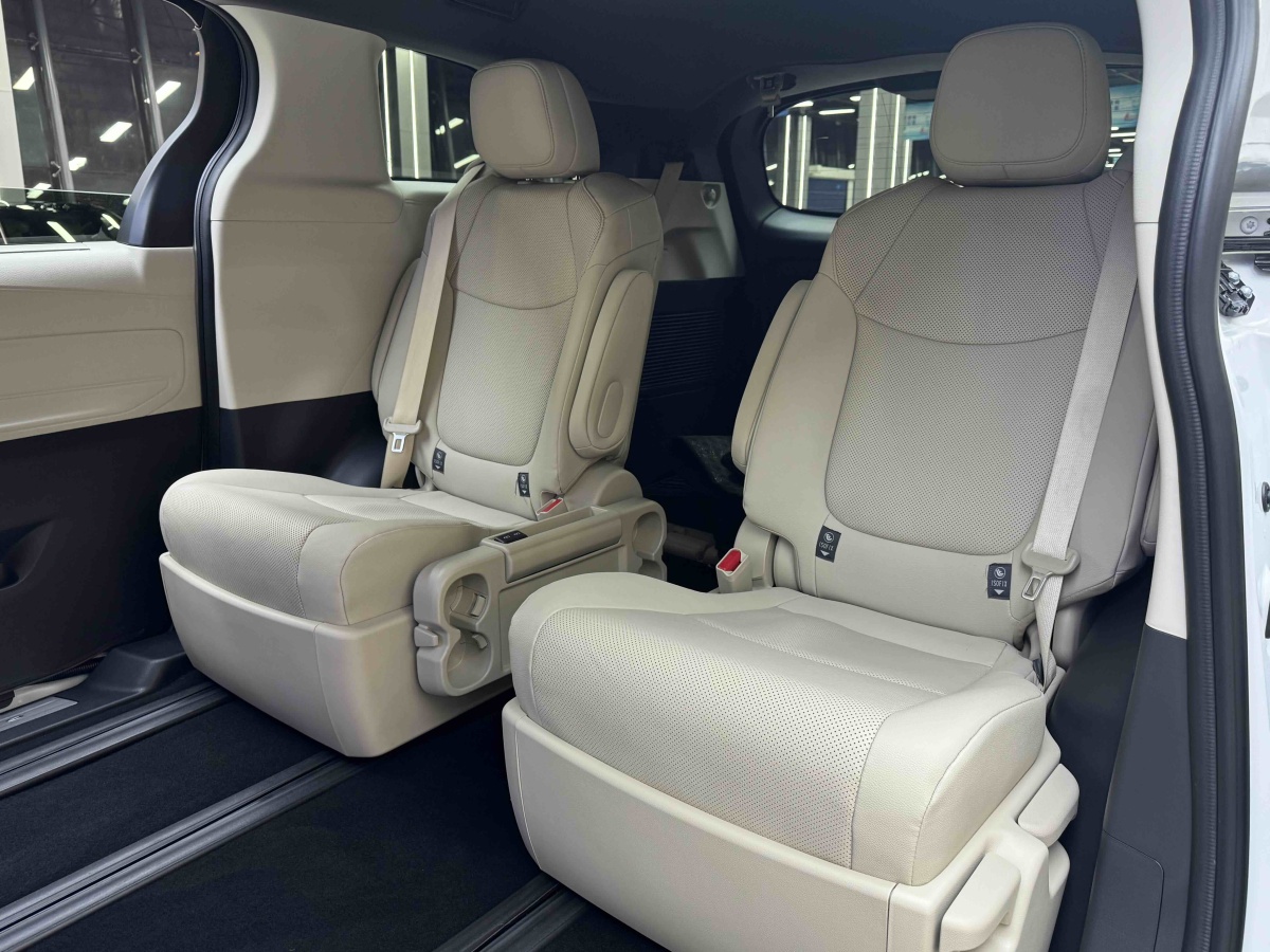 Toyota Granvia 2024 immagine di auto #22