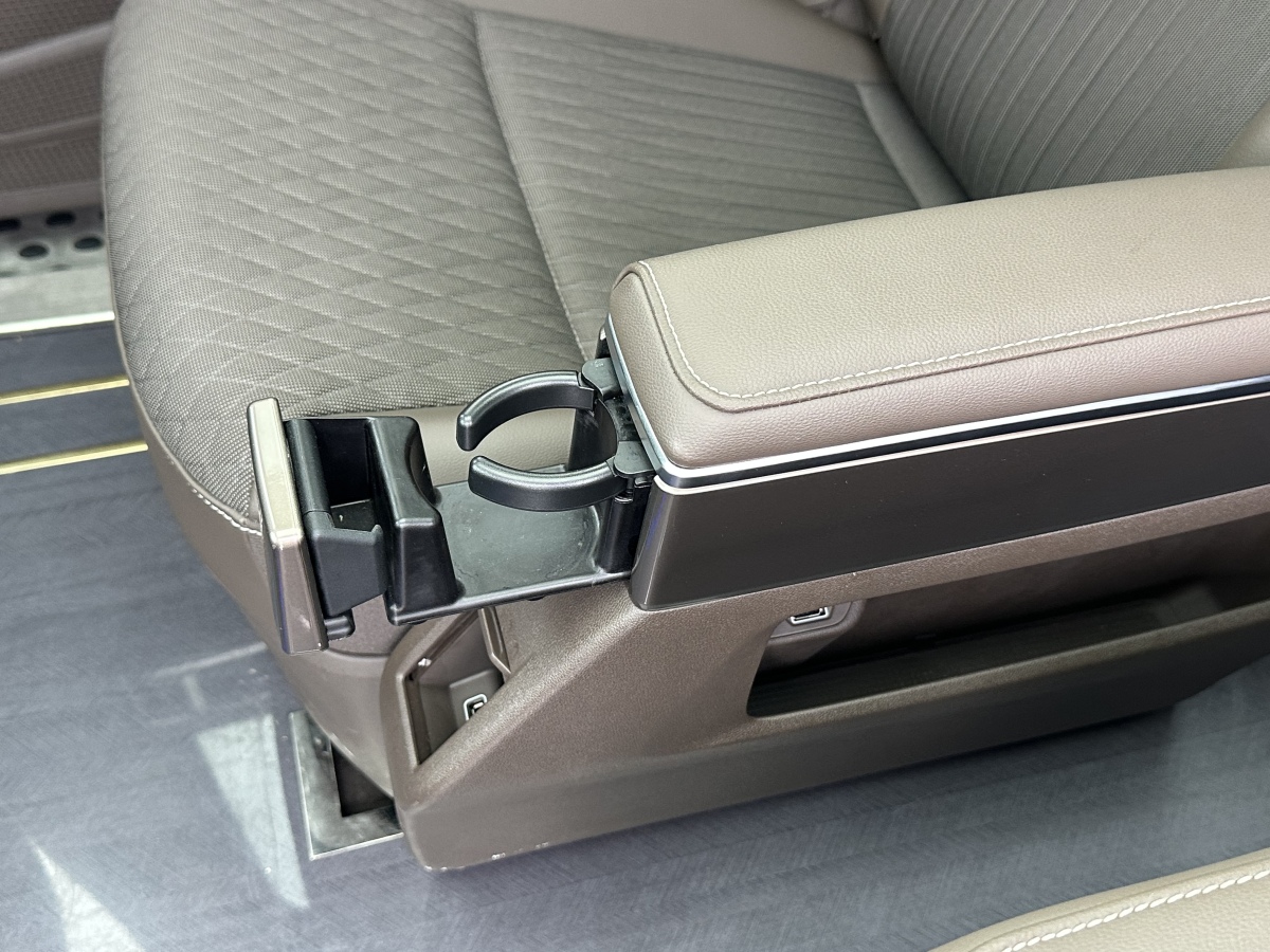 Volkswagen Viloran 2021 car image #22