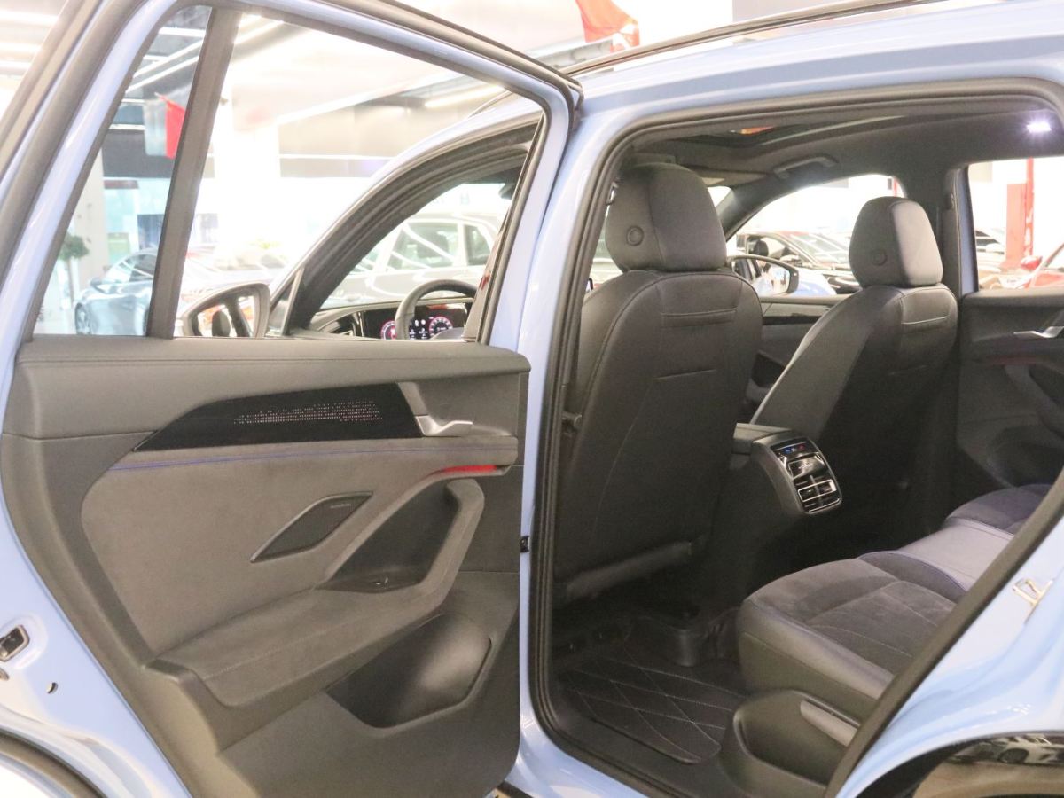 Volkswagen Tiguan L 2024 immagine di auto #22
