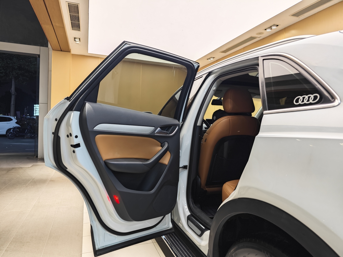 Audi Q3 (Imported) 2015 car image #22