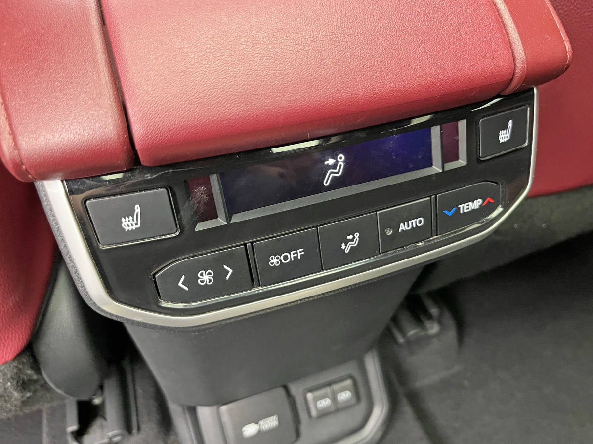 Toyota Crown Kluger 2024 immagine di auto #22