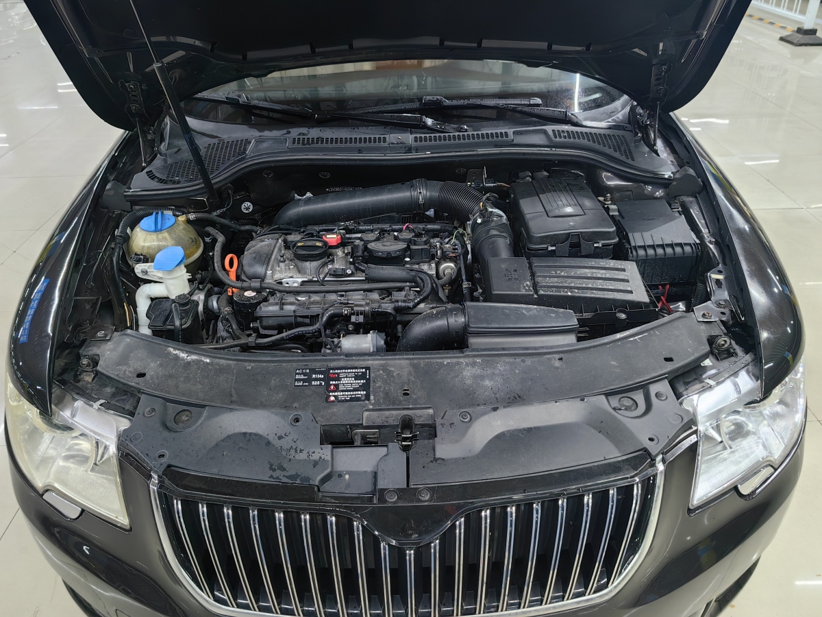 Skoda Superb 2010 car image #22