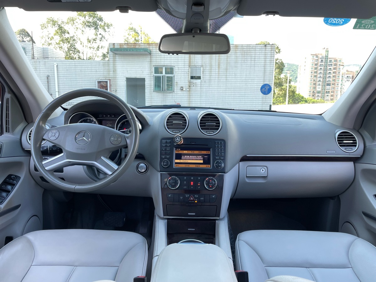 Mercedes-Benz GL Class 2010 car image #22