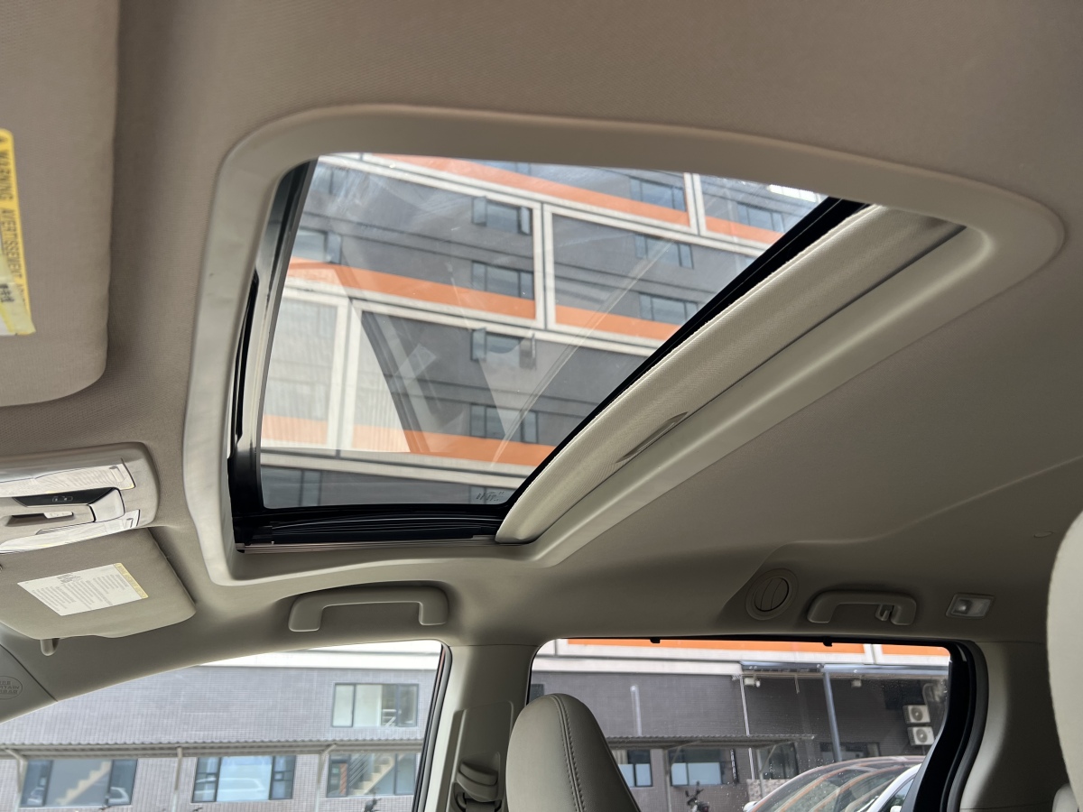 Toyota SIENNA 2018 #22 Toyota SIENNA 2018 car image #22