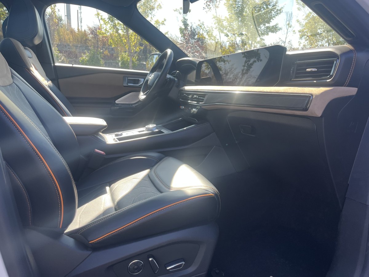 Ford Explorer 2025 immagine di auto #22