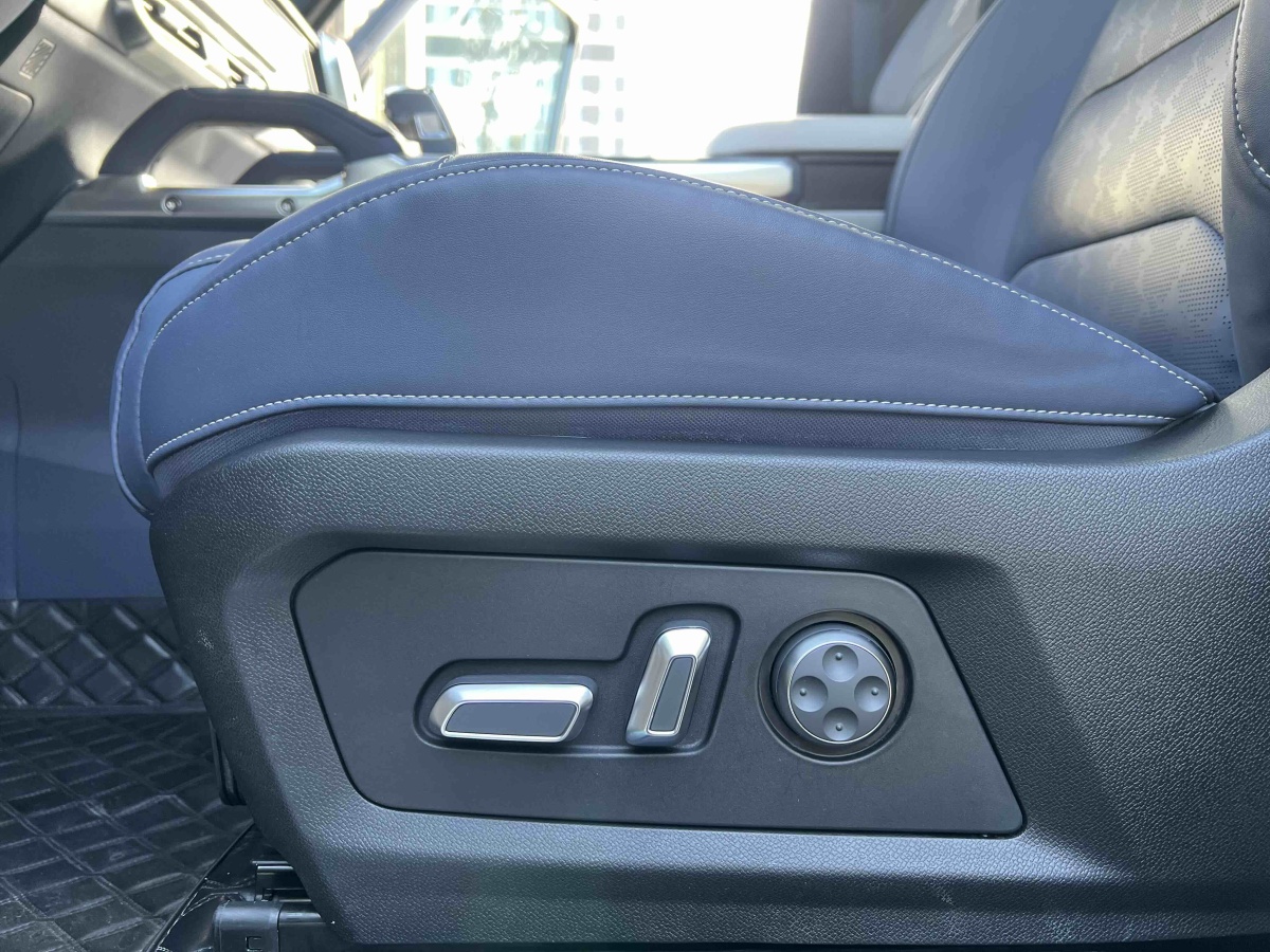 Jetour T2 2024 car image #22