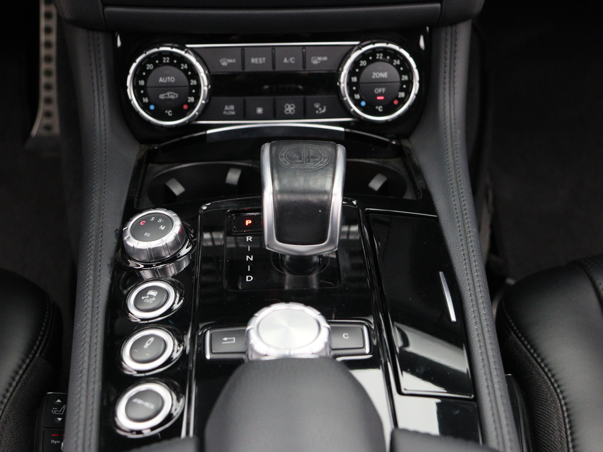 Mercedes-Benz 2012 car image #22