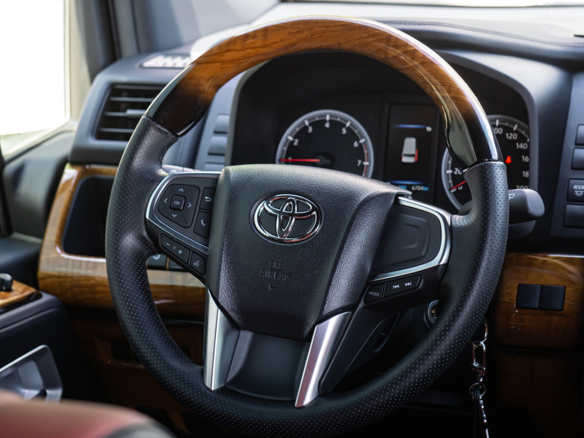 Toyota Hiace 2024 car image #22