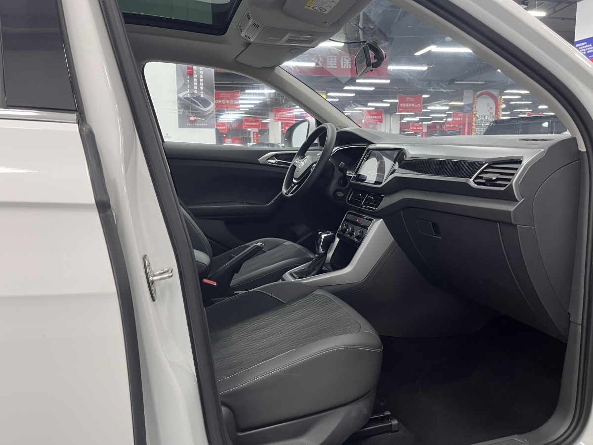 Volkswagen T-Cross 2019 car image #22