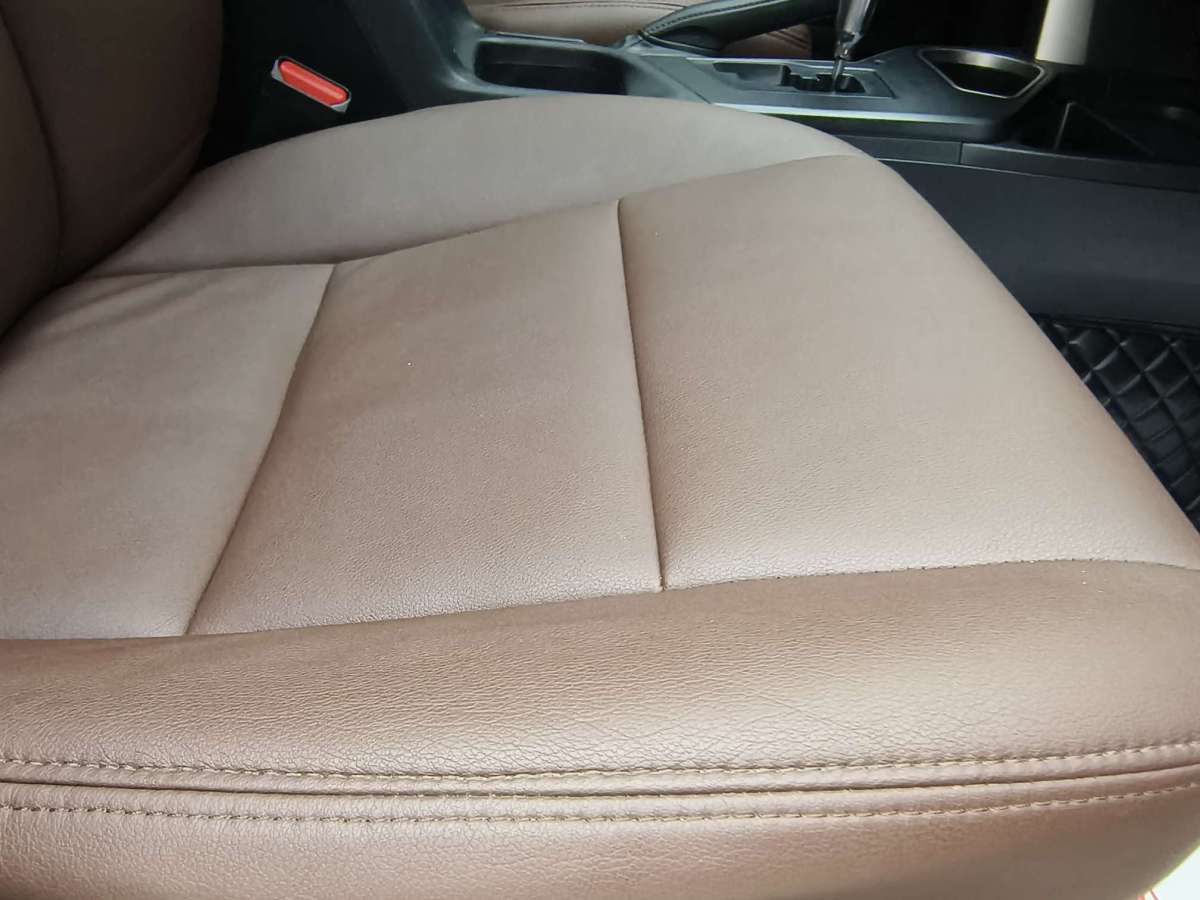Toyota RAV4 2019 car image #22