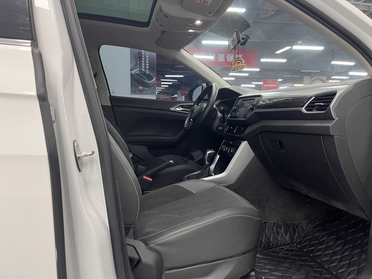 Volkswagen T-Cross 2019 car image #22