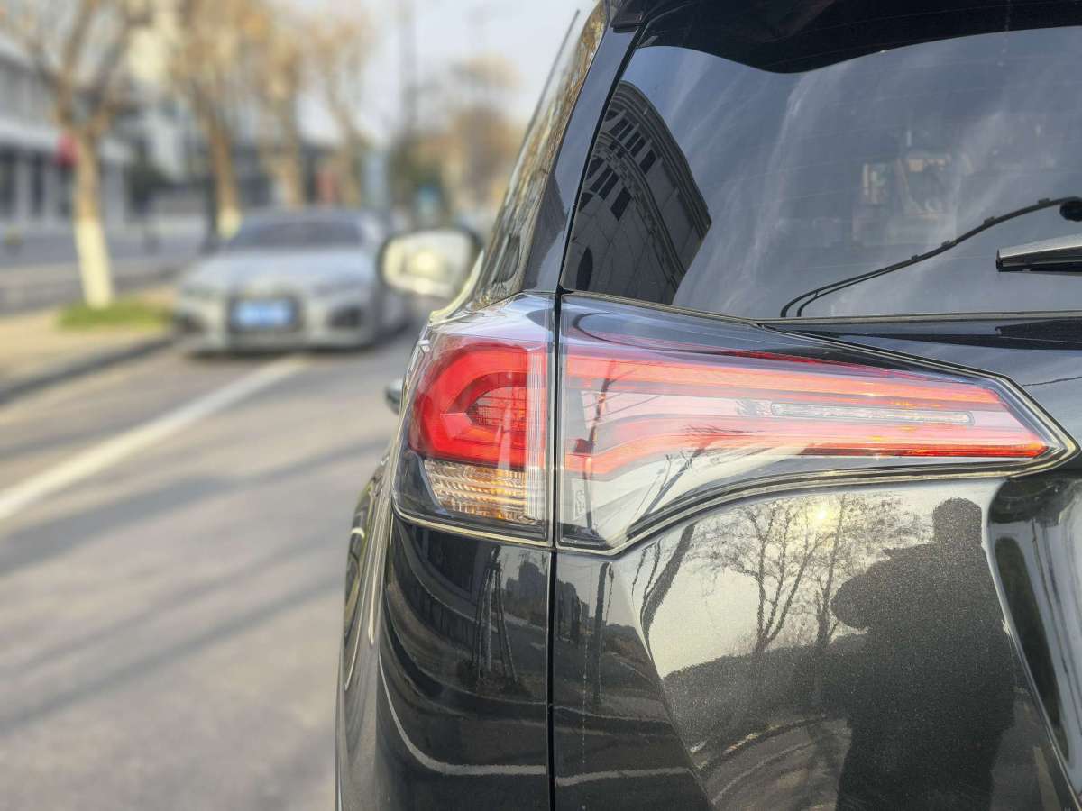 Toyota RAV4 2019 #22 Toyota RAV4 2019 car image #22