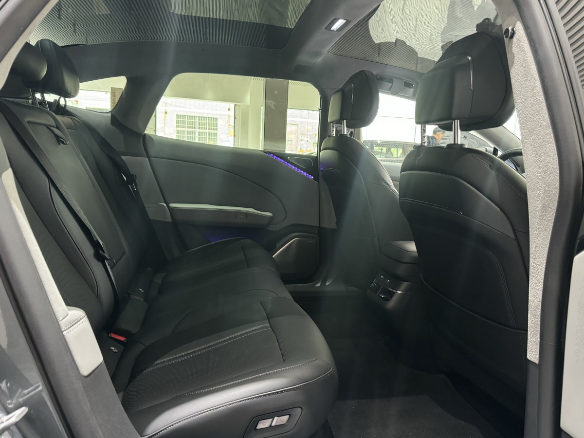 极氪 极氪007 2024 汽车图片 #22