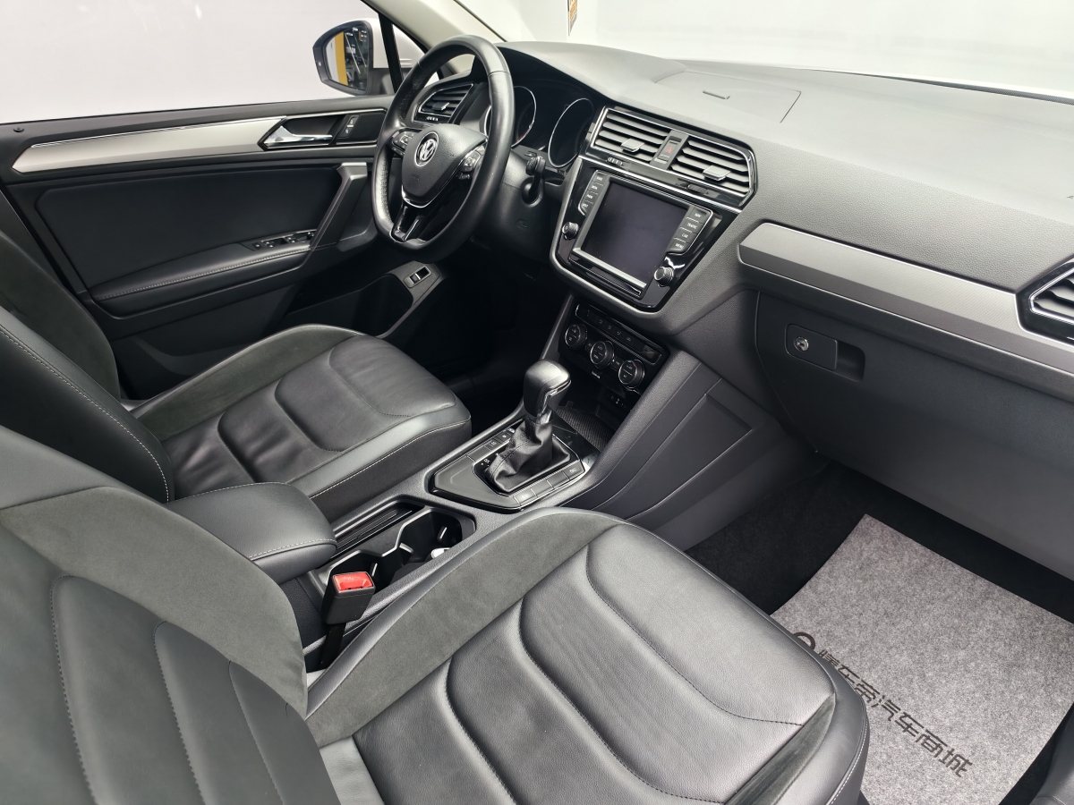 Volkswagen Tiguan L 2018 immagine di auto #22