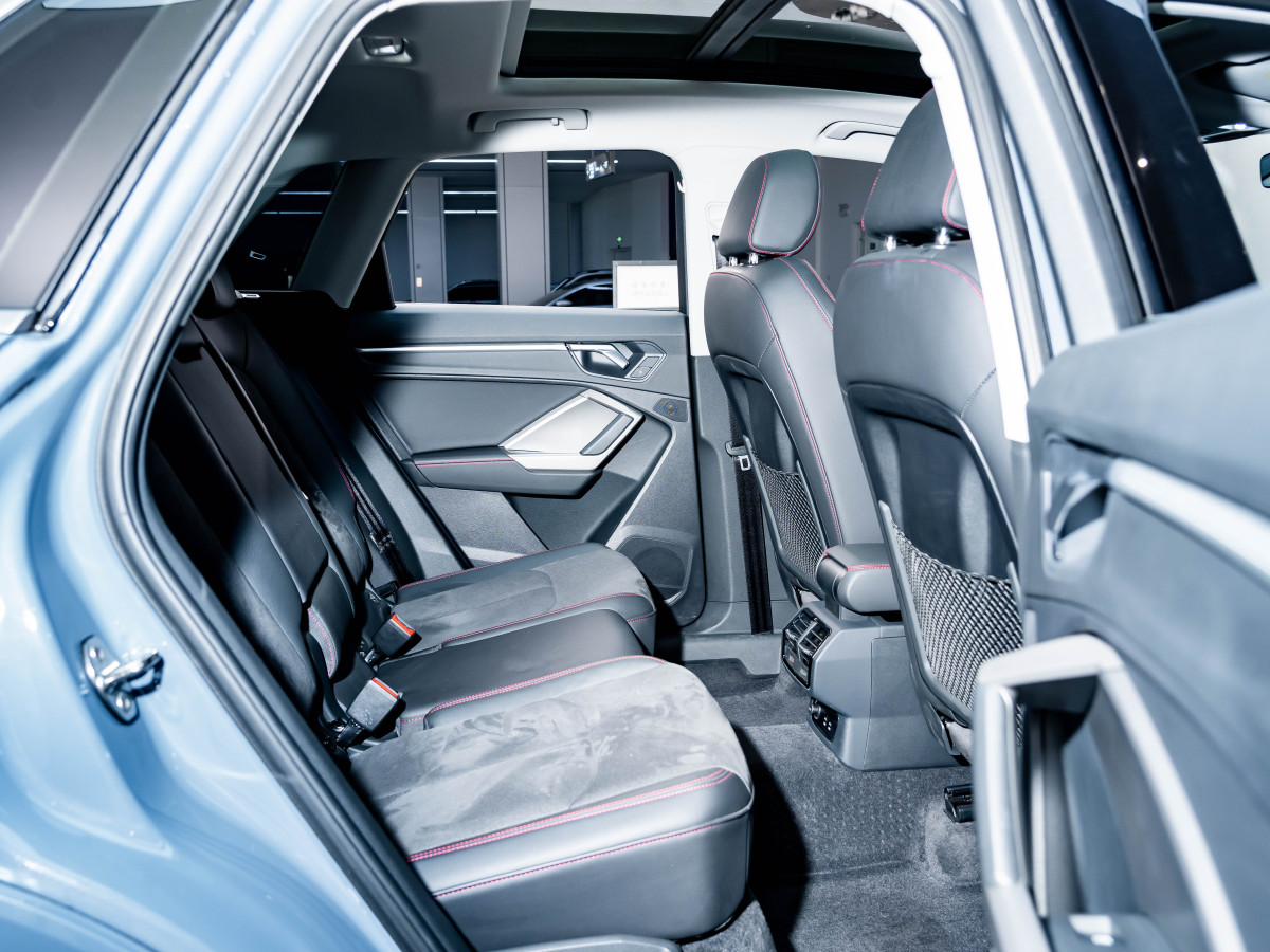 Audi Q3 2023 car image #22