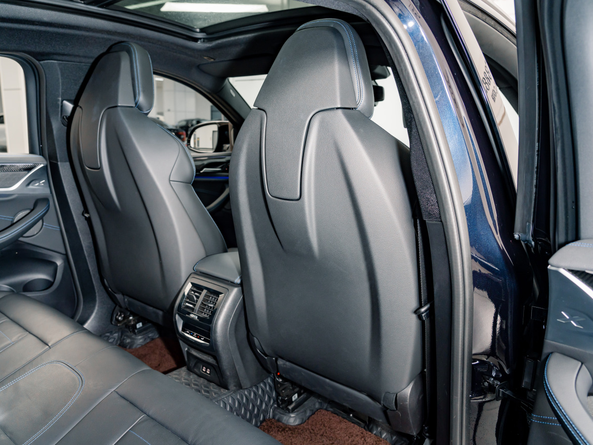 BMW X4 2023 immagine di auto #22