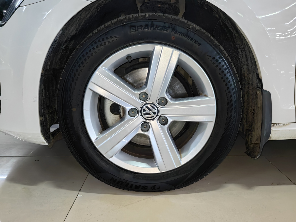 Volkswagen 2015 car image #22