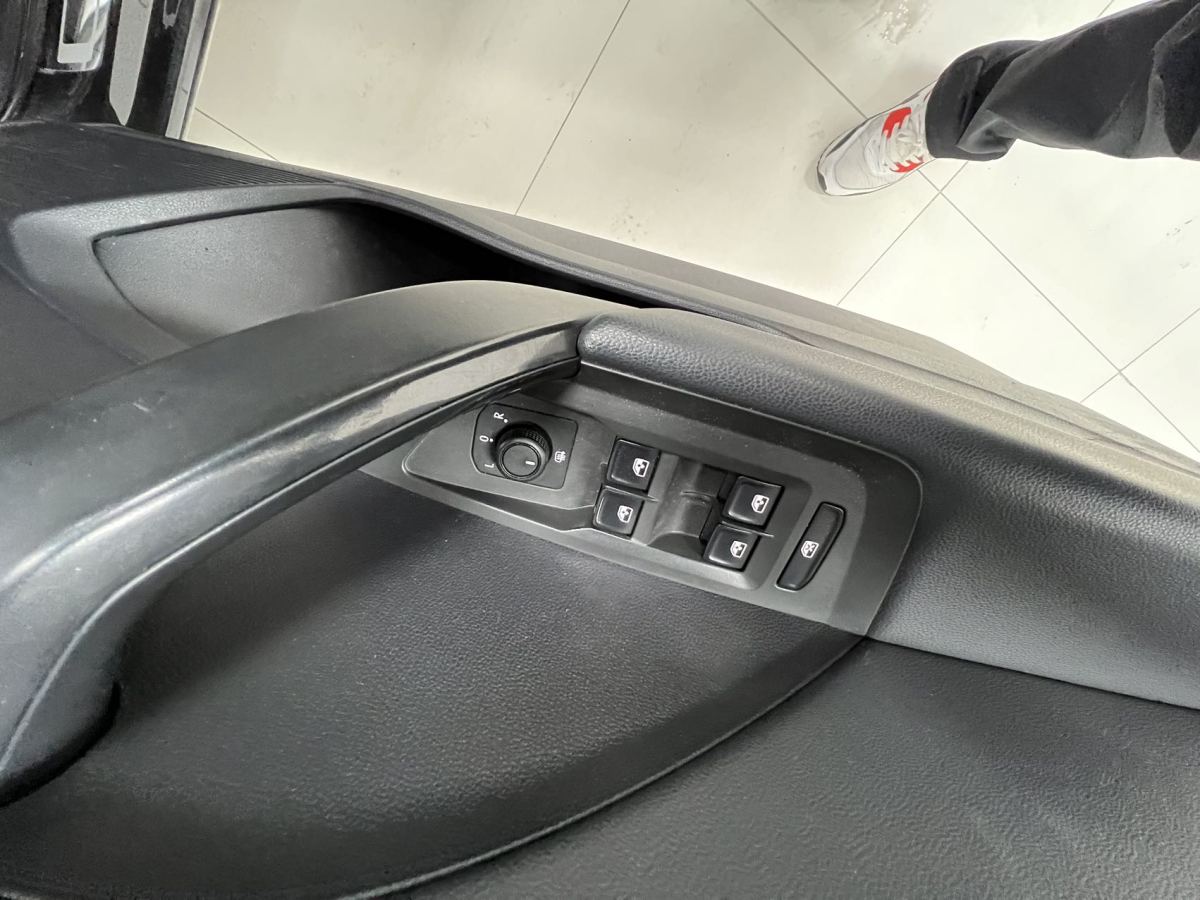Volkswagen 2023 car image #22