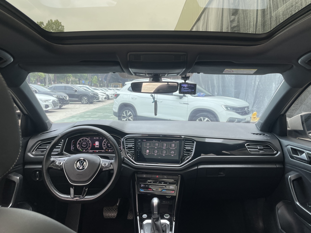 Volkswagen T-Roc 2022 car image #22