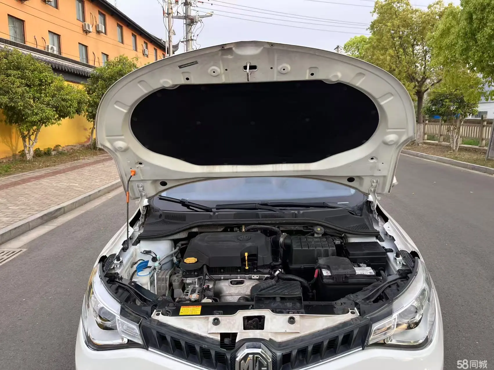 MG GT 2016 car image #22