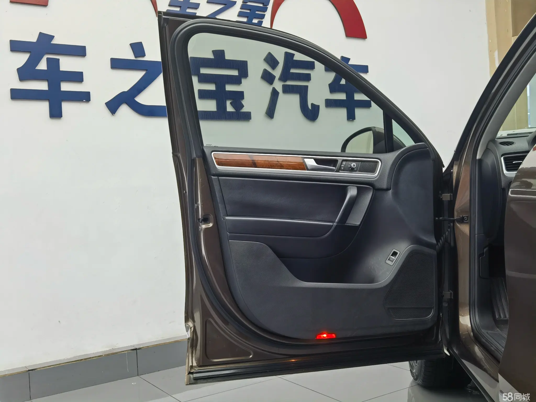 Volkswagen Touareg 2012 car image #22